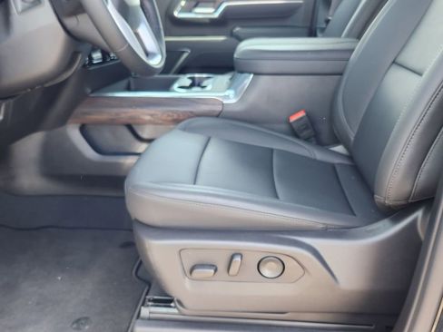 New 2025 GMC Sierra 2500 SLT w/ SLT Premium Package image 17