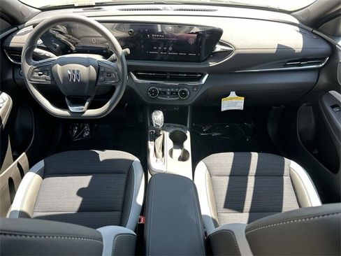 New 2025 Buick Envista Preferred image 7