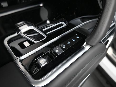 New 2025 Land Rover Range Rover SE image 20