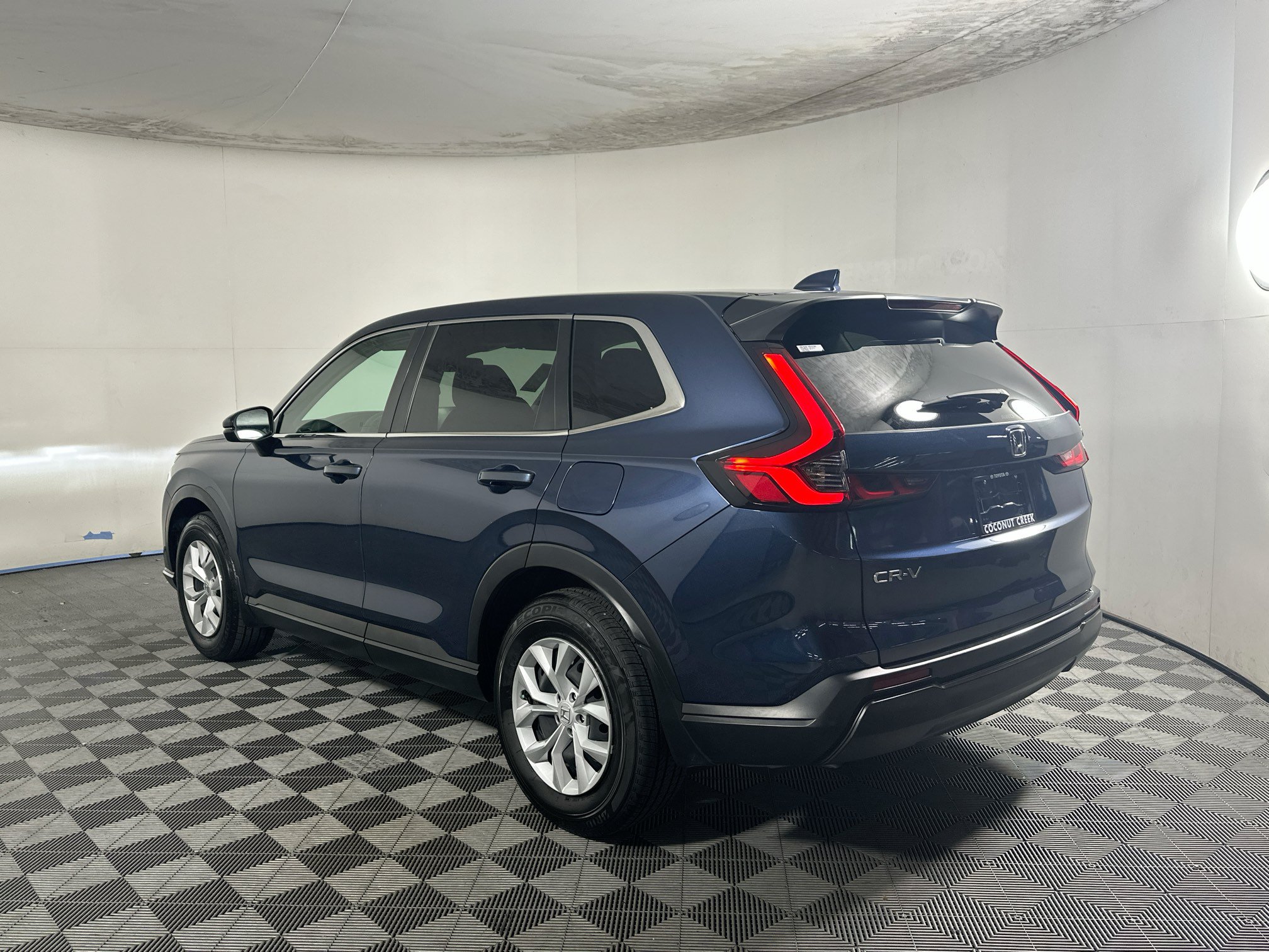 Used 2025 Honda CR-V LX image 5