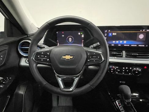 Used 2025 Chevrolet Trax LT w/ Driver Confidence Package FWD image 14