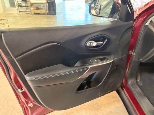 Used 2019 Jeep Cherokee Latitude w/ Popular Appearance Group AWD/4WD image 36