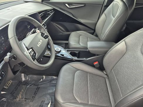 Certified 2024 Kia Niro Wave FWD image 12