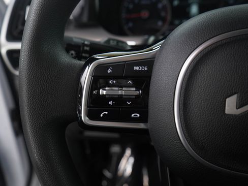 Used 2023 Kia Sorento LX image 19