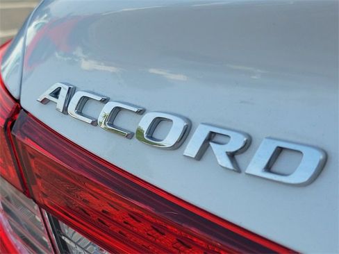 Certified 2018 Honda Accord Touring image 7