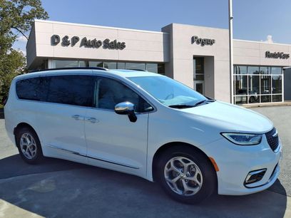 Used 2023 Chrysler Pacifica Limited
