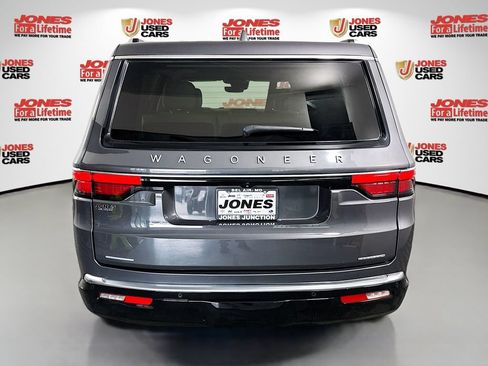Used 2022 Jeep Wagoneer Series III w/ Premium Group I AWD/4WD image 18