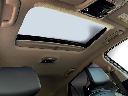 Used 2024 Kia Niro EX Touring image 17