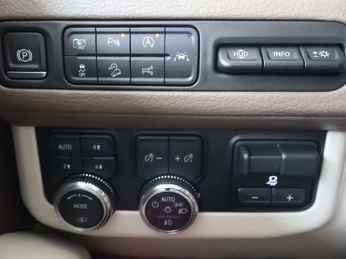 Used 2023 GMC Yukon XL Denali w/ Advanced Technology Package AWD/4WD image 23
