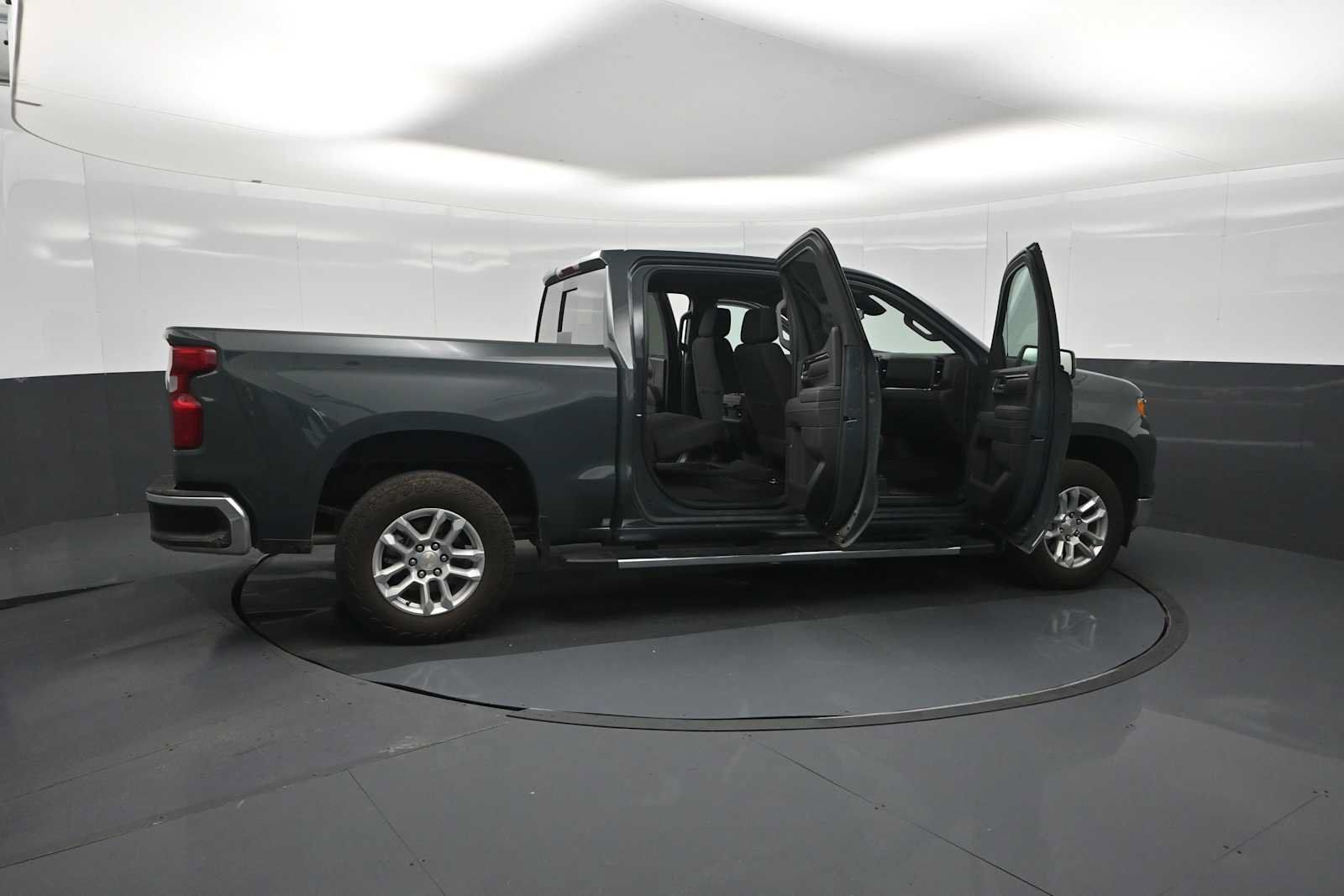 Used 2025 Chevrolet Silverado 1500 LT w/ Z71 Off-Road Package AWD/4WD image 32