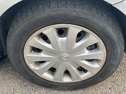 Used 2016 Nissan Versa SV image 6