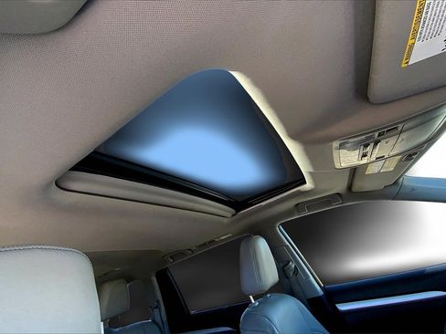 Used 2017 Toyota Highlander XLE image 27