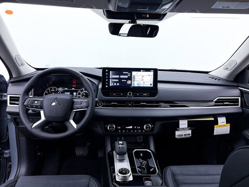 New 2026 Mitsubishi Outlander SE image 19