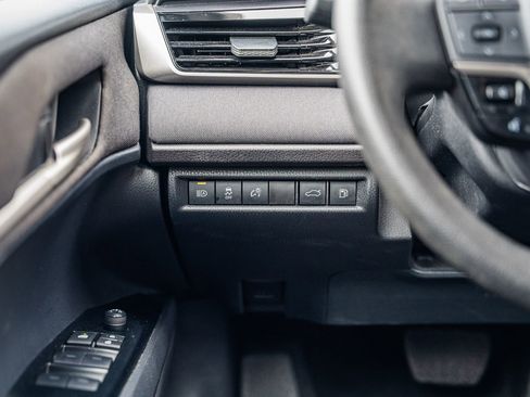 Used 2025 Toyota Camry SE image 24