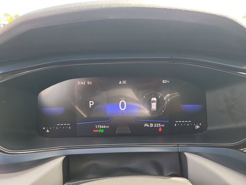 Used 2024 Volkswagen Taos SE image 30