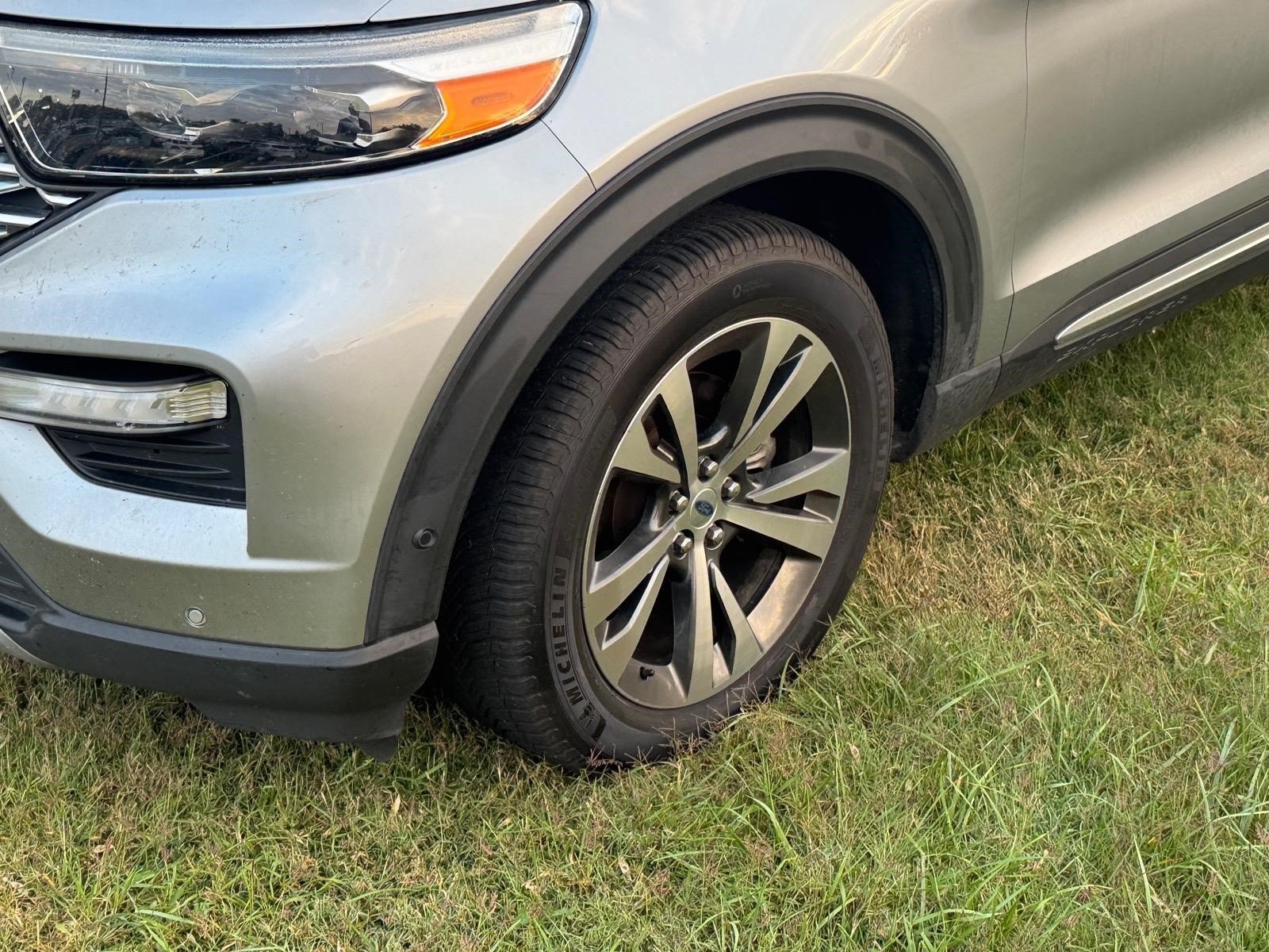 Used 2020 Ford Explorer Platinum w/ Premium Technology Package AWD/4WD image 4