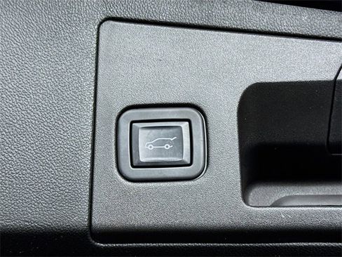 Used 2022 Cadillac XT5 Luxury w/ LPO, ONYX Package image 41