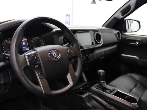 Used 2016 Toyota Tacoma TRD Sport w/ Premium & Technology Package image 15