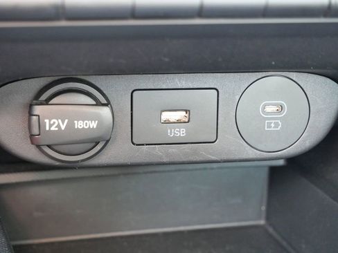 Used 2024 Hyundai Elantra SEL image 40