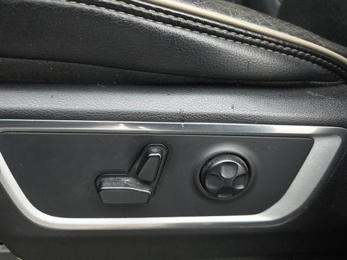 Used 2019 RAM 1500 Laramie AWD/4WD image 6