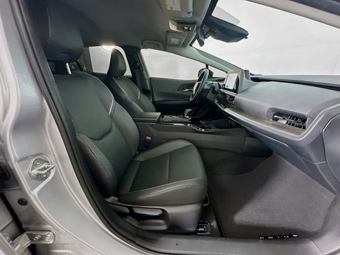 Used 2025 Toyota Prius XLE image 37