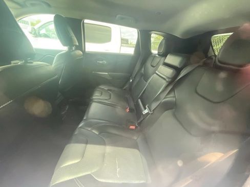 Used 2019 Jeep Cherokee Limited AWD/4WD image 17