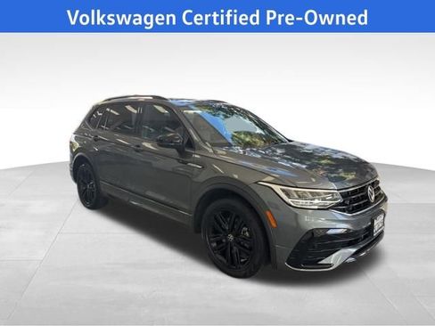 Certified 2022 Volkswagen Tiguan SE R-Line image 11