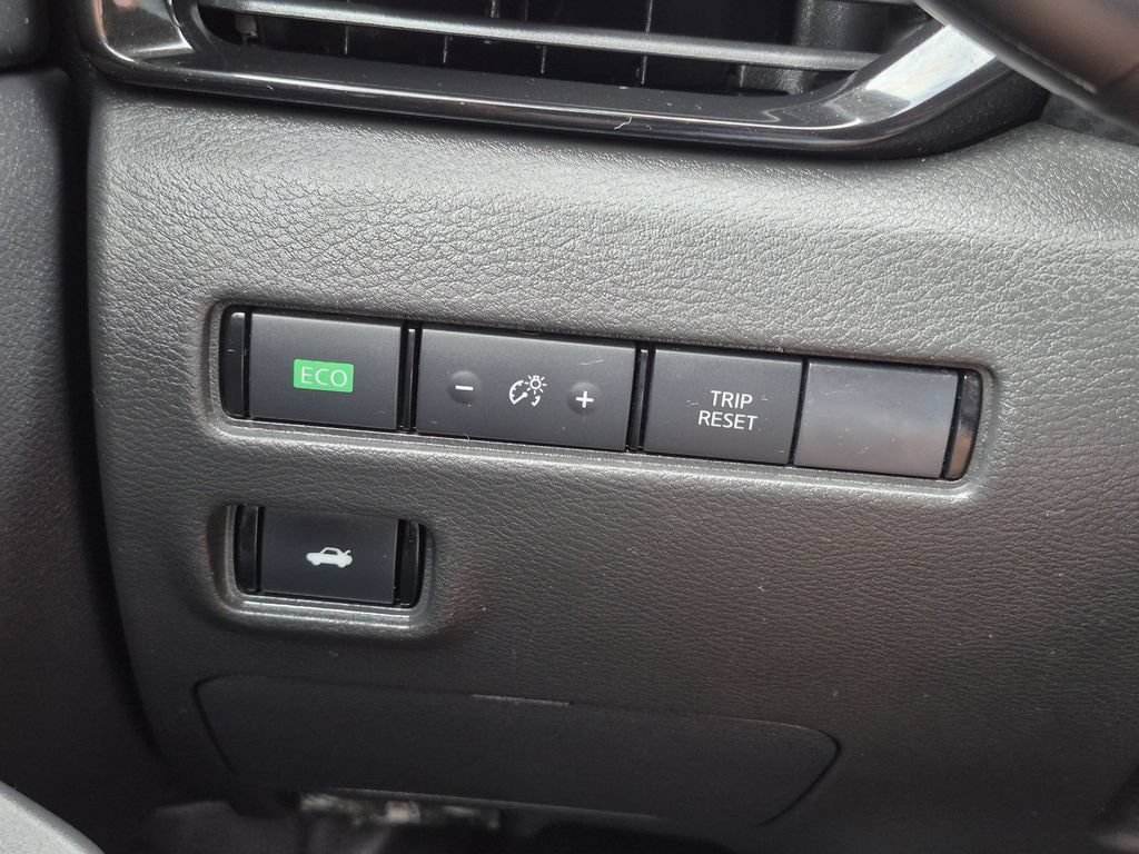 Used 2025 Nissan Sentra SV FWD image 9