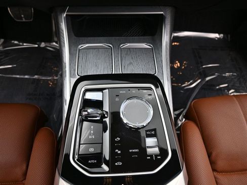 Used 2024 BMW 740i xDrive AWD/4WD image 13