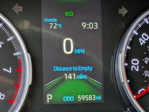 Used 2021 Toyota RAV4 LE image 5