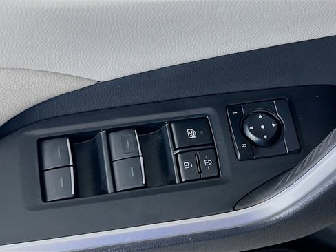 Used 2023 Toyota RAV4 XLE Premium image 18