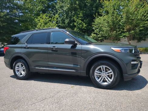 Used 2023 Ford Explorer XLT w/ Equipment Group 202A AWD/4WD image 2