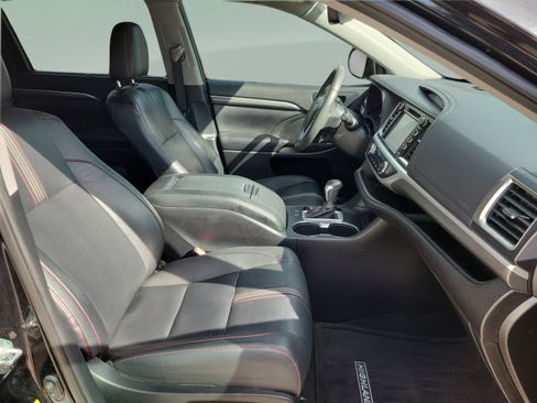 Used 2019 Toyota Highlander SE AWD/4WD image 28