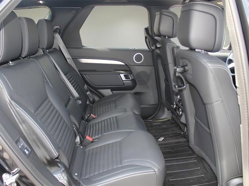 New 2025 Land Rover Discovery Dynamic SE image 16