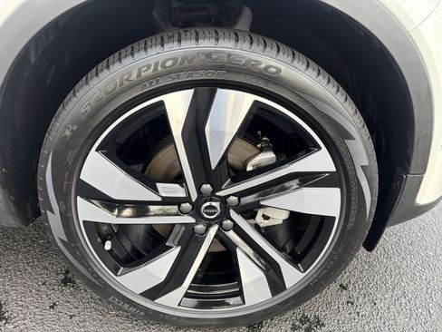 Certified 2023 Volvo XC40 B5 Plus w/ Protection Package Premier AWD/4WD image 13
