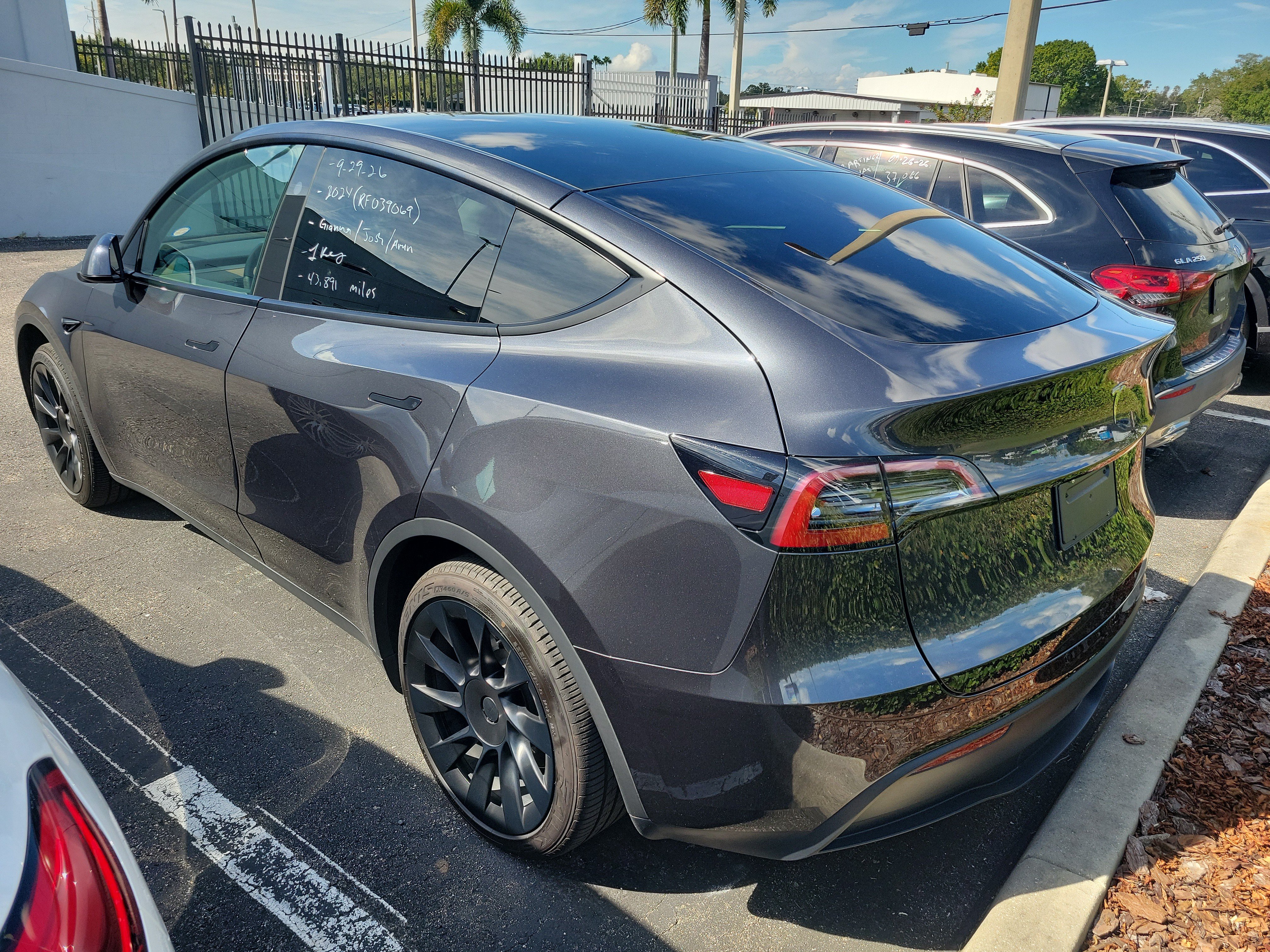 Used 2024 Tesla Model Y Long Range RWD image 4