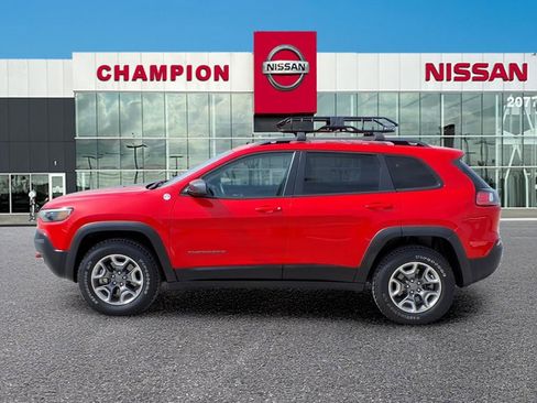 Used 2019 Jeep Cherokee Trailhawk image 4