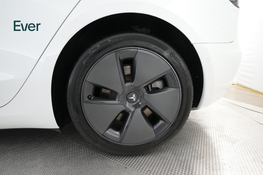 Used 2022 Tesla Model 3 Long Range AWD/4WD image 9