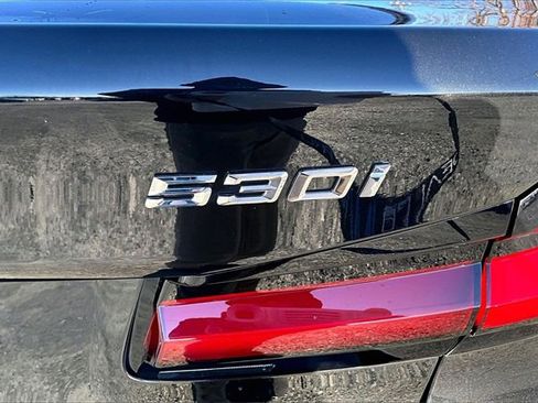 Used 2023 BMW 530i xDrive w/ Premium Package image 33