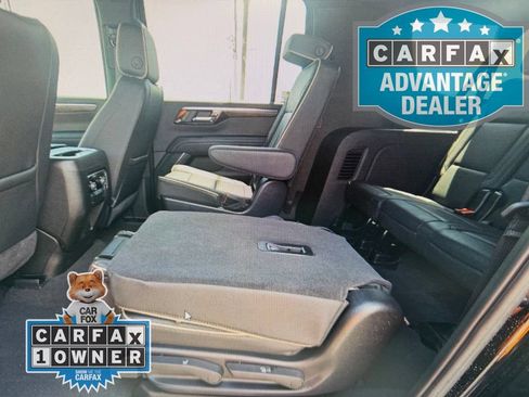 Used 2025 Chevrolet Suburban Premier AWD/4WD image 4