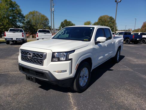 Used 2022 Nissan Frontier SV w/ Technology Package image 2