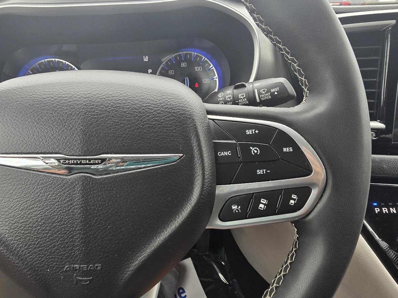 Used 2023 Chrysler Pacifica Touring-L FWD image 30
