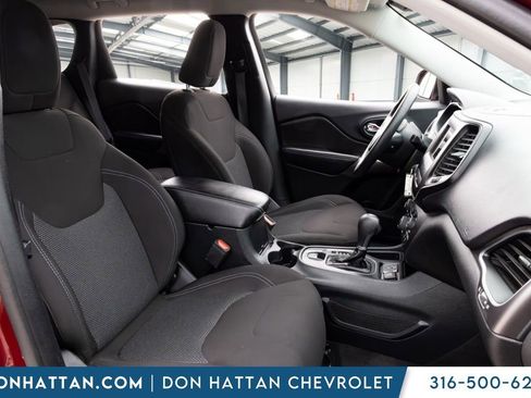 Used 2019 Jeep Cherokee Latitude w/ Popular Appearance Group FWD image 17