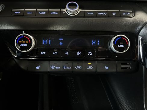 Used 2022 Hyundai Elantra Limited image 19