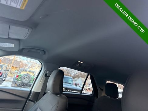 Used 2023 Ford Explorer XLT AWD/4WD image 24