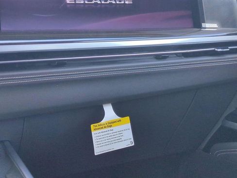 Certified 2025 Cadillac Escalade ESV Luxury RWD image 28