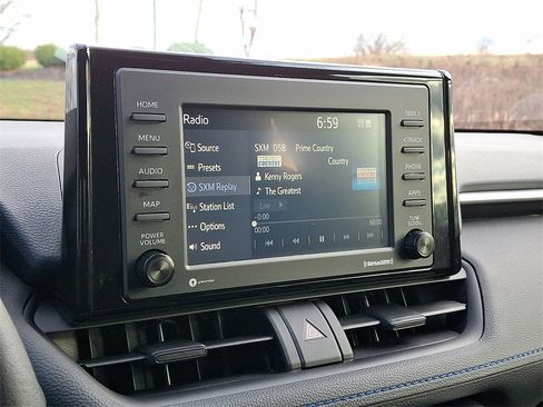 Used 2022 Toyota RAV4 SE image 17