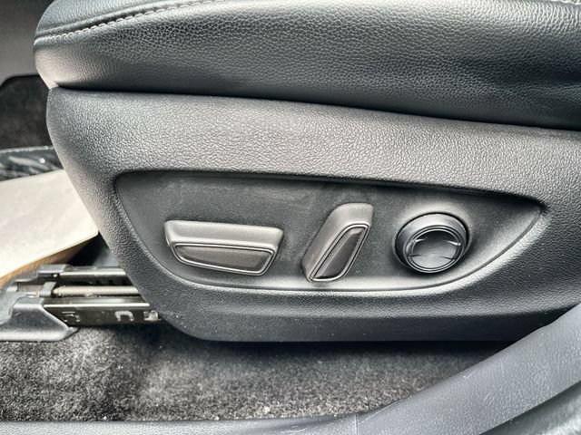 Used 2023 Toyota Highlander XSE AWD/4WD image 16