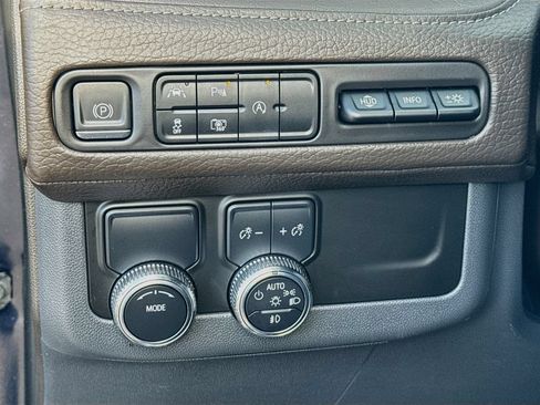 Used 2023 GMC Yukon Denali RWD image 10