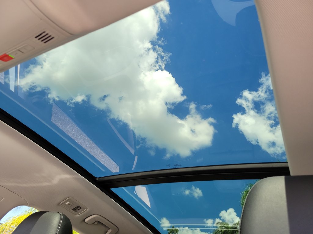 Used 2025 Volkswagen Taos SE w/ Panoramic Sunroof Package FWD image 33